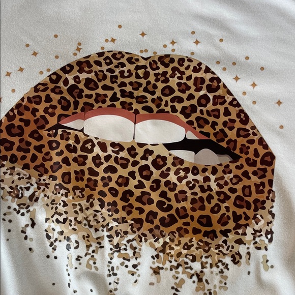 SHEIN Tops - SHEIN White Tee with Leopard Print Lips